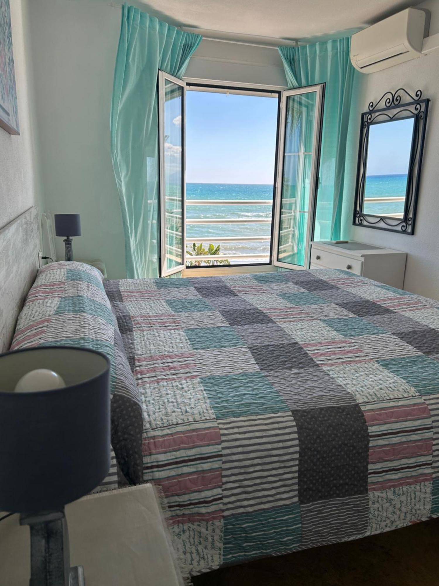 Apartamento Frente Al Mar,Primera Linea De Playa Ринкон-де-ла-Викториа Экстерьер фото