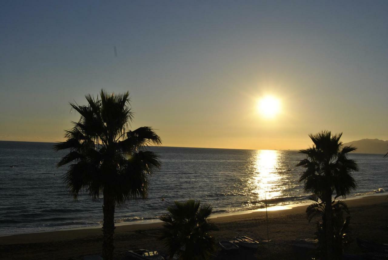 Apartamento Frente Al Mar,Primera Linea De Playa Ринкон-де-ла-Викториа Экстерьер фото